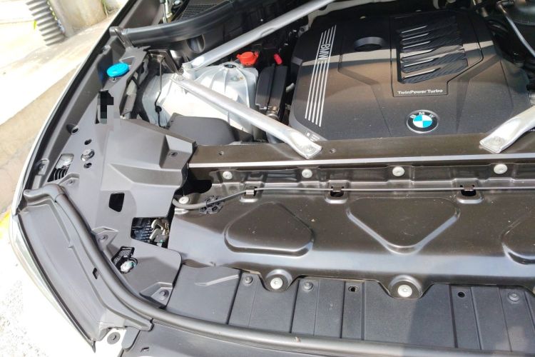 Used BMW X5 2022 xDrive40i M Sport Package Engine Bay Right