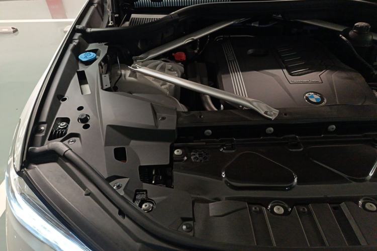 Used BMW X5 2022 Restyled xDrive 40Li Luxury Edition M Sport Package Engine Bay Right