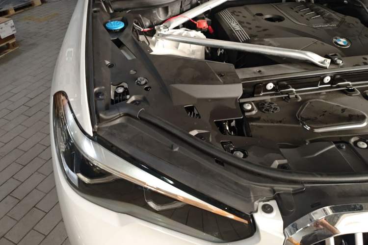 Used BMW X5 2022 xDrive 30Li M Sport Package Engine Bay Right