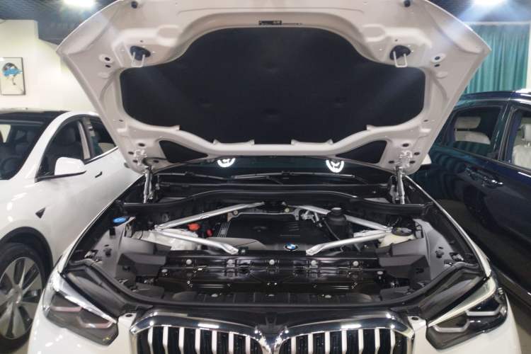 Used BMW X5 2022 Restyled xDrive 30Li M Sport Package Engine Bay