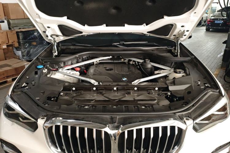 Used BMW X5 2022 xDrive 30Li M Sport Package Engine Bay