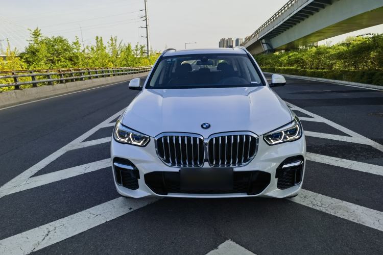 Used BMW X5 2022 Restyled xDrive 30Li Luxury Version M Sport Package Exterior 2