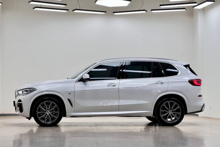 Used BMW X5 2022 Restyled xDrive 30Li M Sport Package Exterior 2