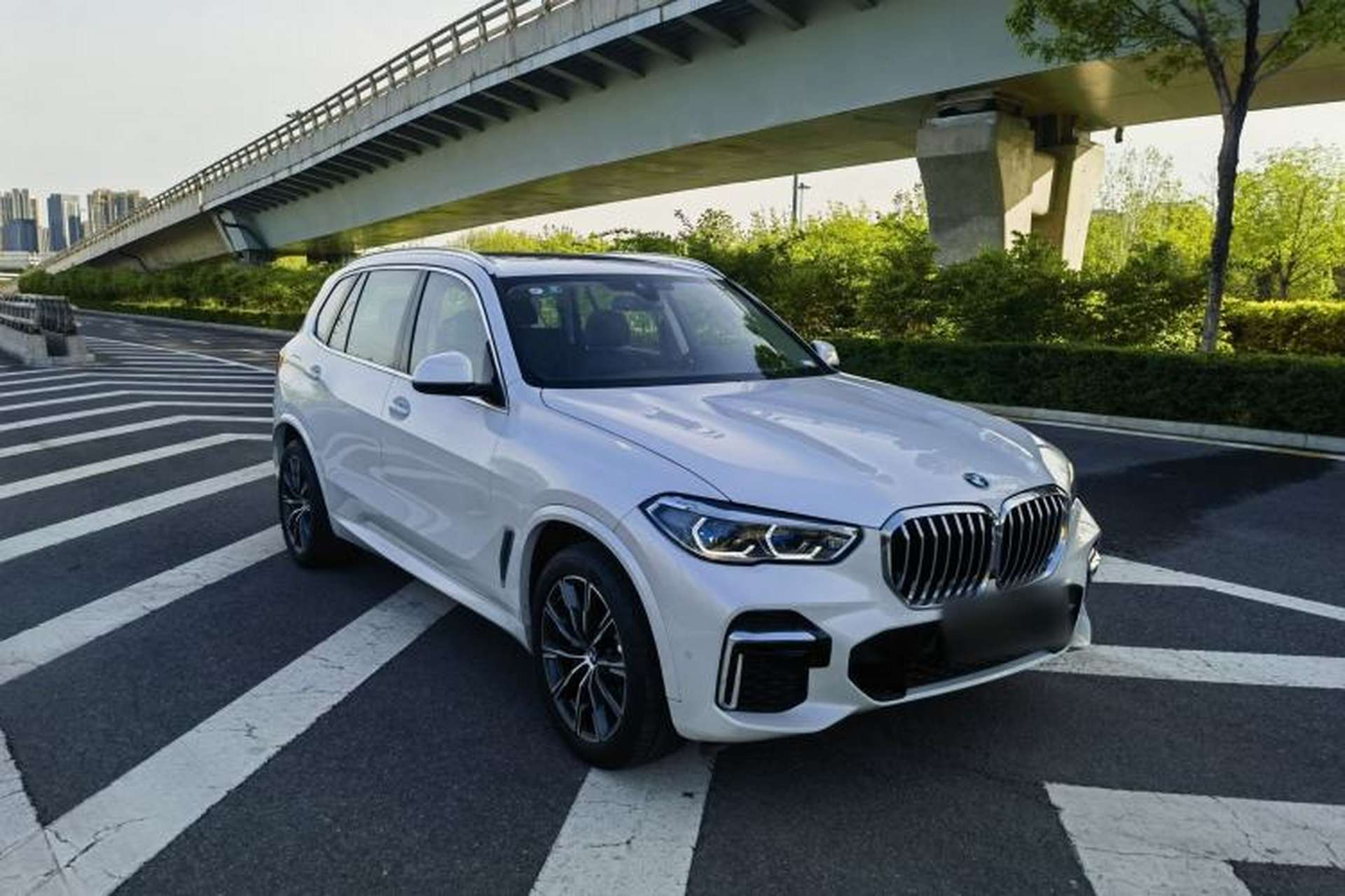 Used BMW X5 2022 Restyled xDrive 30Li Luxury Version M Sport Package Exterior 3
