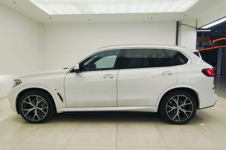 Used BMW X5 2022 Restyled xDrive 40Li M Sport Package Exterior 3