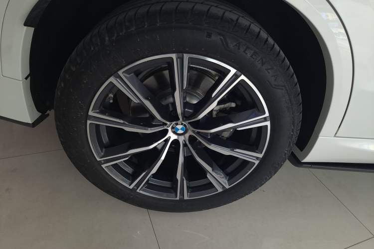 Used BMW X5 2022 xDrive40i M Sport Package Exterior 4
