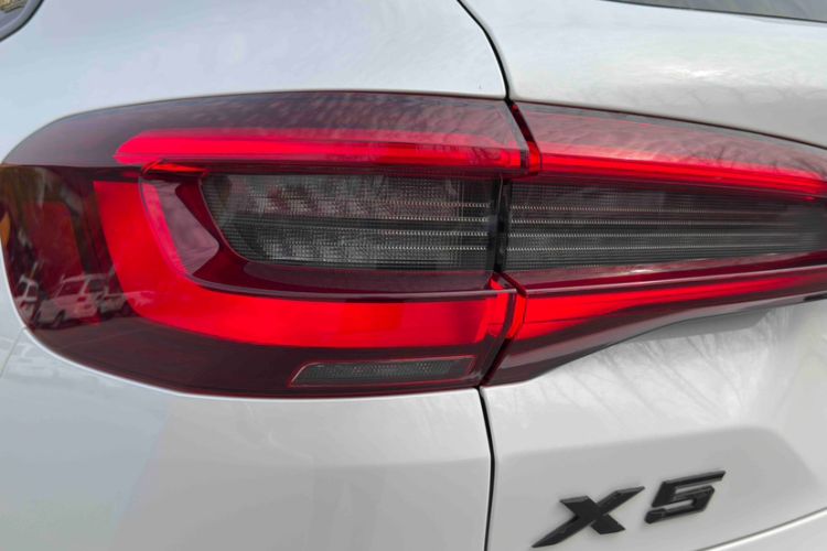 Used BMW X5 2022 Restyled xDrive 40Li Luxury Edition M Sport Package Exterior 6