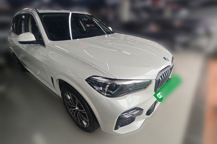 Used BMW X5 2022 Restyled xDrive 30Li M Sport Package Front Right 45 Deg