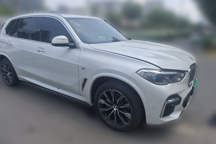 Used BMW X5 2022 xDrive 30Li Luxury M Sport Package Front Right 45 Deg