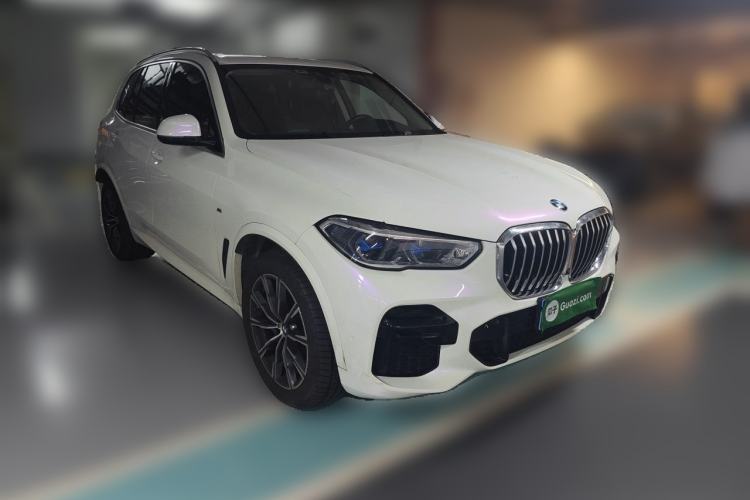 Used BMW X5 2022 xDrive40i M Sport Package Front Right 45 Deg