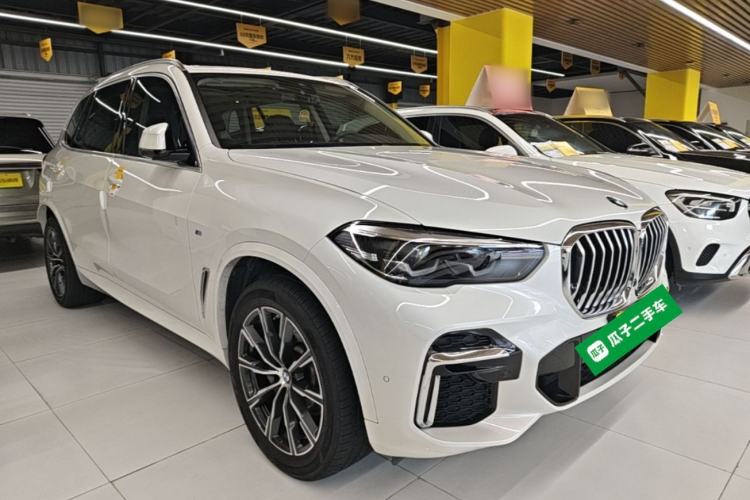 Used BMW X5 2022 Restyled xDrive 30Li M Sport Package Front Right 45 Deg
