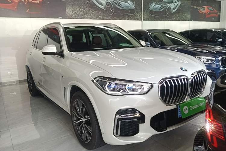 Used BMW X5 2022 Restyled xDrive 30Li Luxury Version M Sport Package Front Right 45 Deg