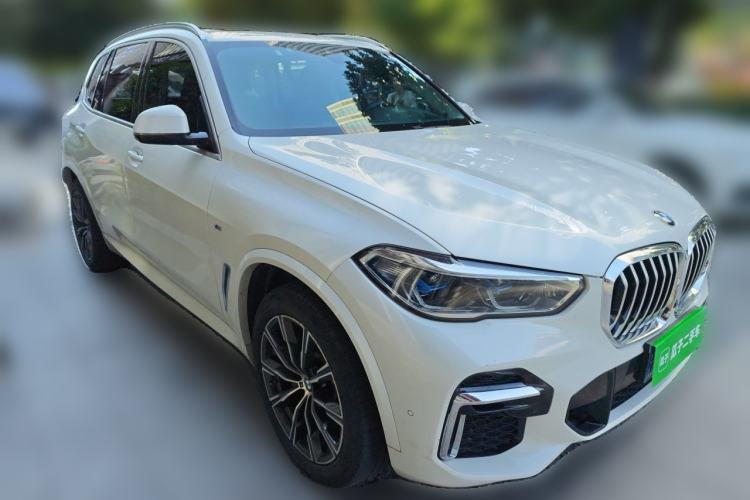 Used BMW X5 2022 xDrive 30Li Luxury M Sport Package Front Right 45 Deg