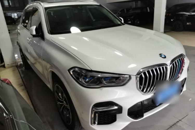 Used BMW X5 2022 Restyled xDrive 30Li Luxury Version M Sport Package Front Right 45 Deg