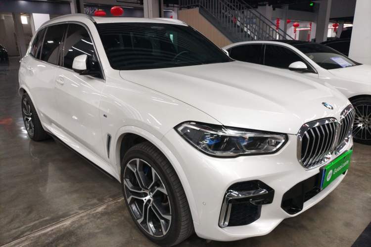 Used BMW X5 2022 xDrive 40Li Luxury Edition M Sport Package Front Right 45 Deg