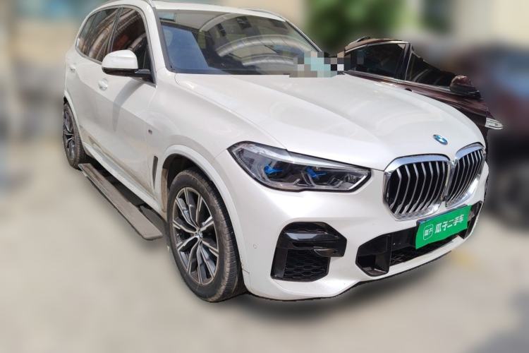 Used BMW X5 2022 xDrive40i M Sport Package Front Right 45 Deg