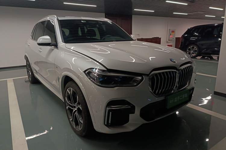 Used BMW X5 2022 Restyled xDrive 40Li Luxury Edition M Sport Package Front Right 45 Deg