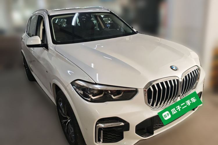 Used BMW X5 2022 xDrive 30Li M Sport Package Front Right 45 Deg