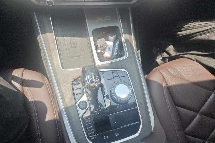 Used BMW X5 2022 xDrive 30Li Luxury M Sport Package Gear Lever