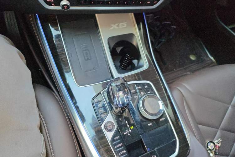 Used BMW X5 2022 xDrive 30Li Luxury M Sport Package Gear Lever
