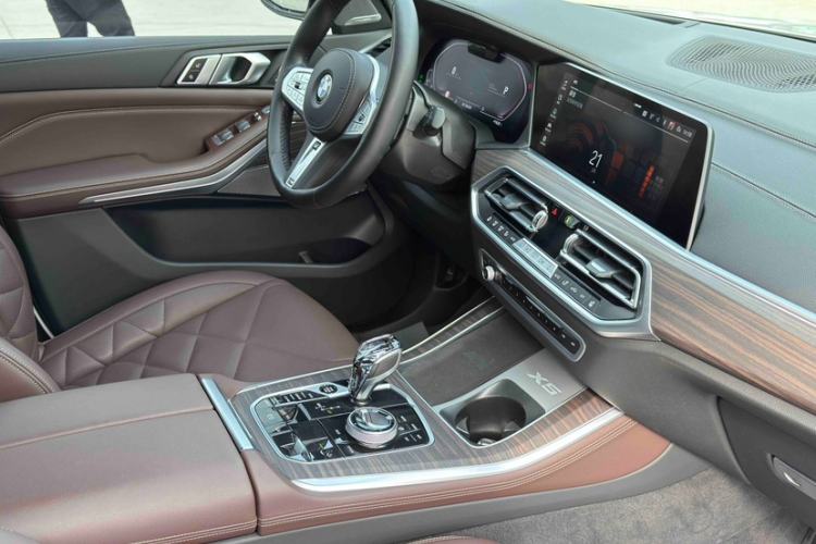 Used BMW X5 2022 Restyled xDrive 40Li Luxury Edition M Sport Package Interior 1