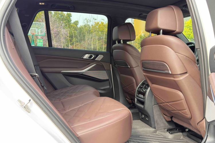 Used BMW X5 2022 Restyled xDrive 40Li Luxury Edition M Sport Package Interior 2
