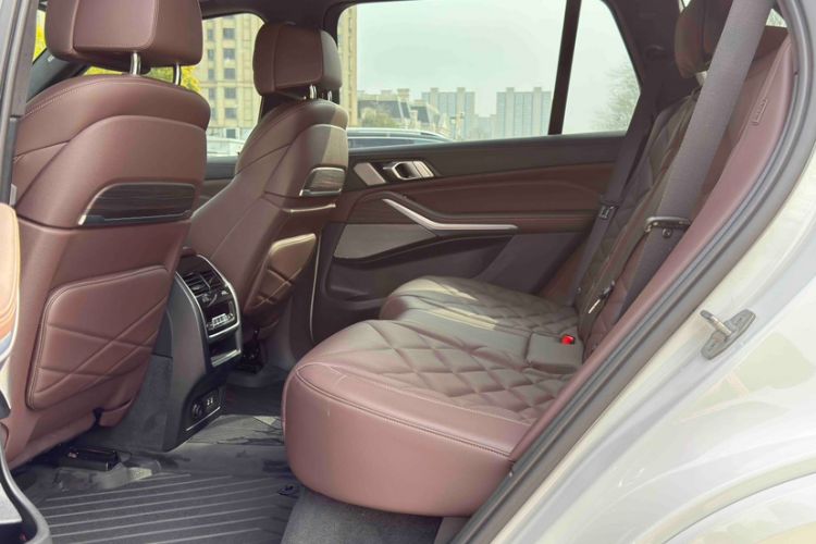 Used BMW X5 2022 Restyled xDrive 40Li Luxury Edition M Sport Package Interior 3