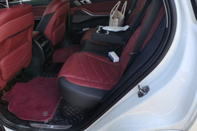 Used BMW X5 2022 xDrive 30Li Luxury M Sport Package Interior 4