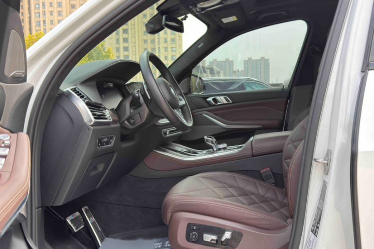 Used BMW X5 2022 Restyled xDrive 40Li Luxury Edition M Sport Package Interior 4