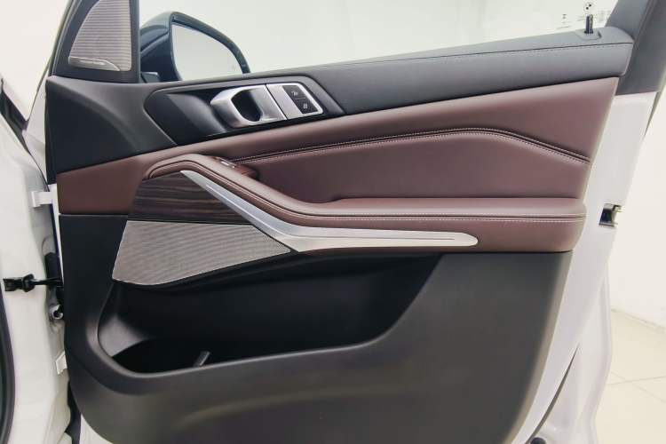 Used BMW X5 2022 Restyled xDrive 40Li M Sport Package Interior 8