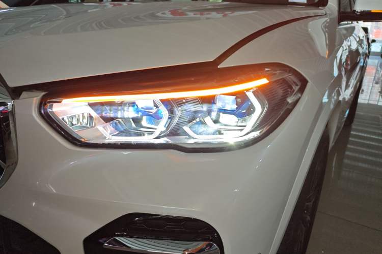 Used BMW X5 2022 Restyled xDrive 30Li Luxury Version M Sport Package Left Front Headlight