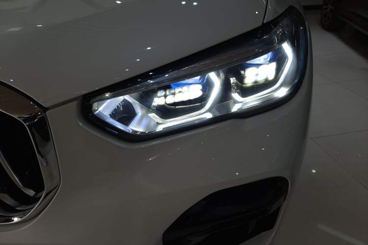 Used BMW X5 2022 xDrive40i M Sport Package Left Front Headlight