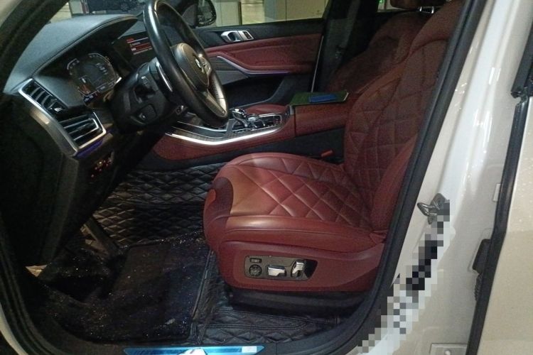 Used BMW X5 2022 xDrive 40Li M Sport Package Left Front Seat