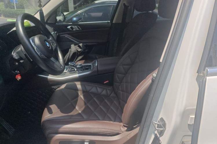 Used BMW X5 2022 xDrive 30Li Luxury M Sport Package Left Front Seat