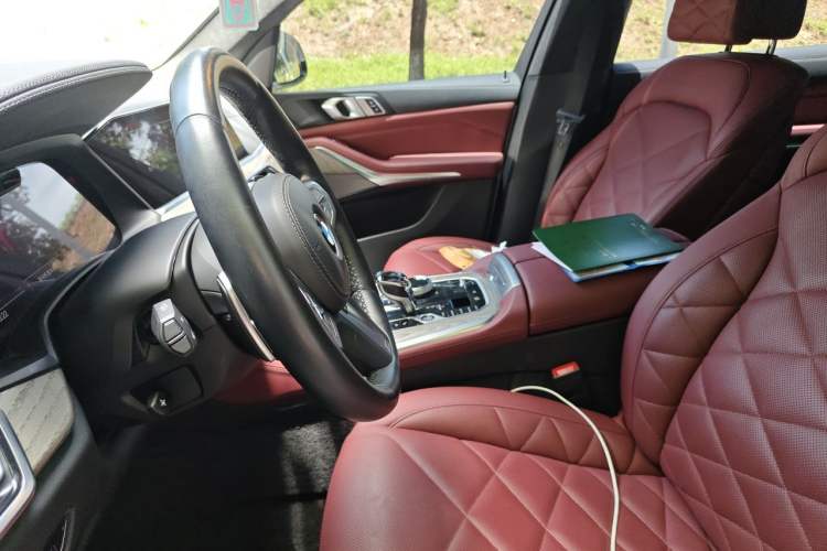 Used BMW X5 2022 xDrive 40Li M Sport Package Left Front Seat