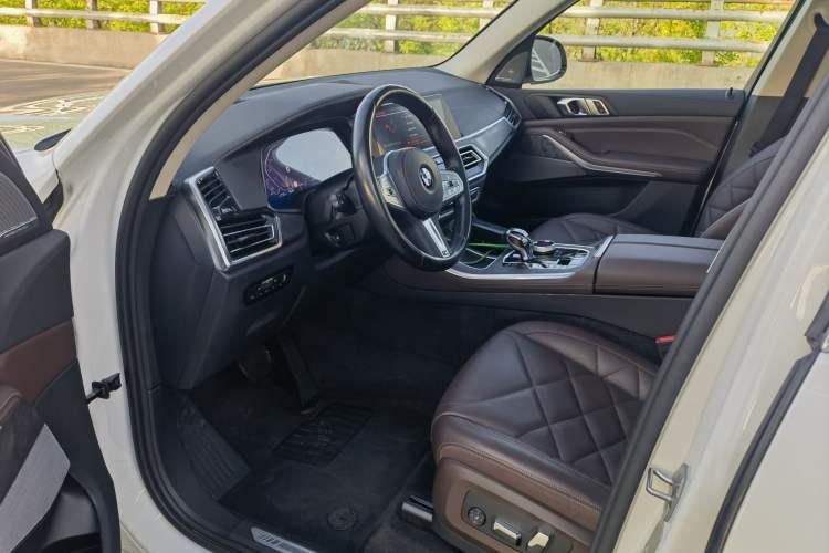 Used BMW X5 2022 Restyled xDrive 30Li Luxury Version M Sport Package Left Front Seat