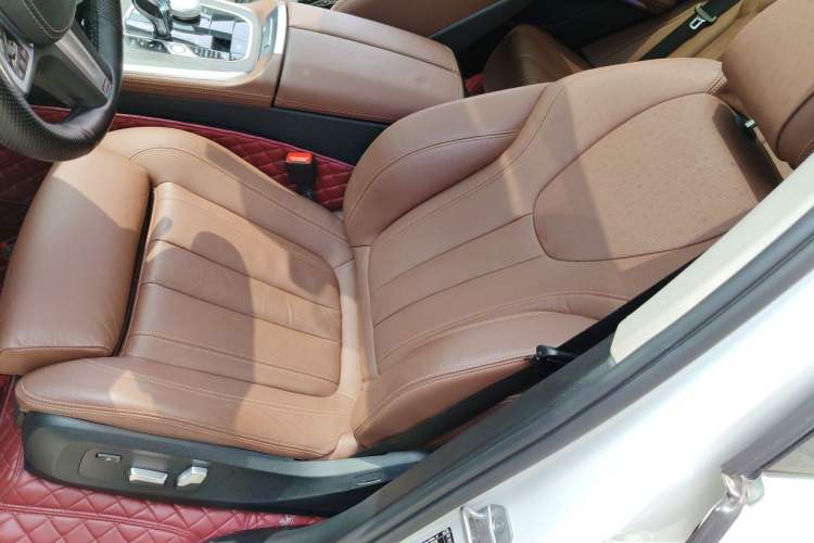 Used BMW X5 2022 xDrive40i M Sport Package Left Front Seat