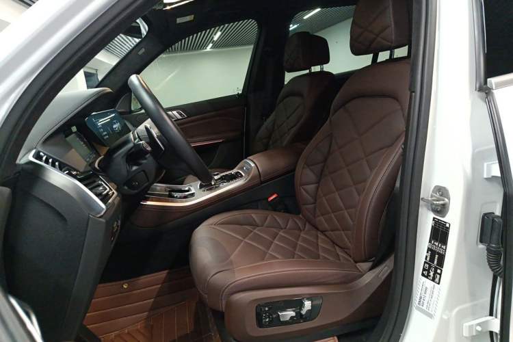 Used BMW X5 2022 Restyled xDrive 40Li Luxury Edition M Sport Package Left Front Seat