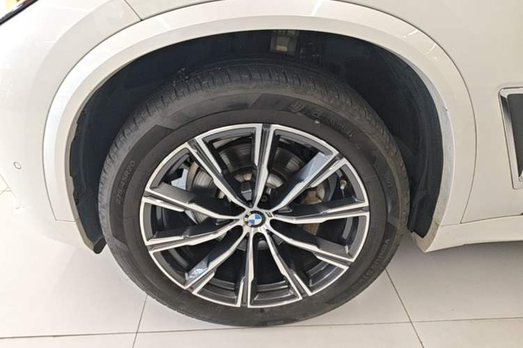 Used BMW X5 2022 Restyled xDrive 30Li M Sport Package Left Front Wheel Hub