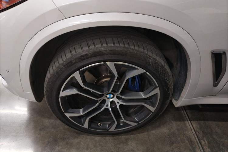 Used BMW X5 2022 xDrive 40Li Luxury Edition M Sport Package Left Front Wheel Hub