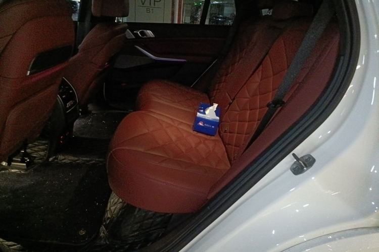 Used BMW X5 2022 xDrive 40Li M Sport Package Left Rear Seat