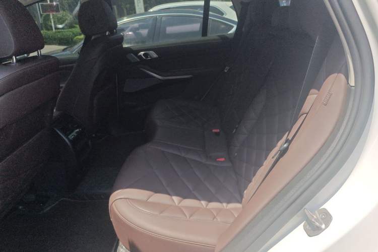 Used BMW X5 2022 xDrive 30Li Luxury M Sport Package Left Rear Seat