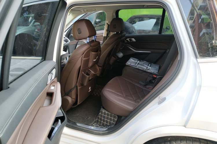 Used BMW X5 2022 Restyled xDrive 30Li Luxury Version M Sport Package Left Rear Seat