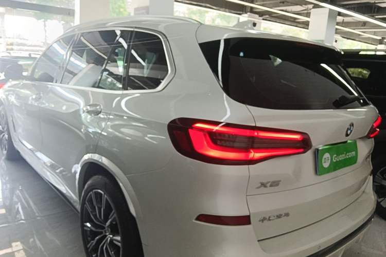 Used BMW X5 2022 Restyled xDrive 30Li Luxury Version M Sport Package Rear Left 45 Deg
