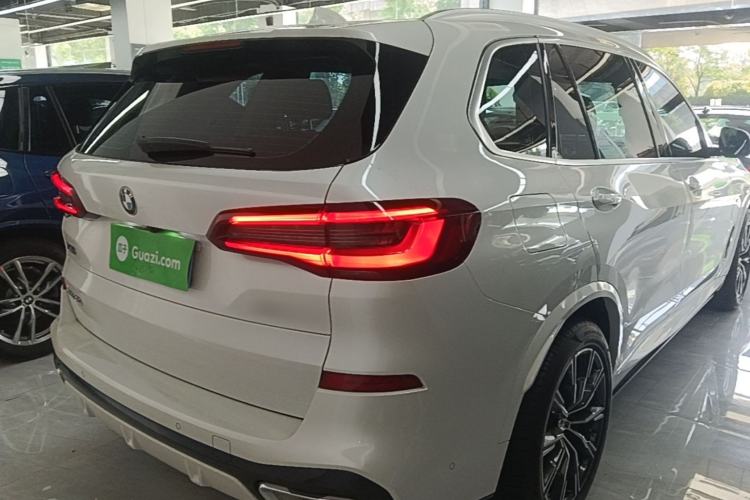Used BMW X5 2022 Restyled xDrive 30Li Luxury Version M Sport Package Rear Right 45 Deg