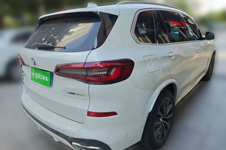 Used BMW X5 2022 xDrive 30Li Luxury M Sport Package Rear Right 45 Deg