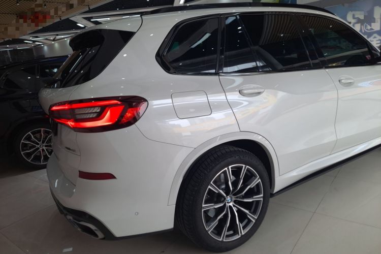 Used BMW X5 2022 xDrive40i M Sport Package Rear Right 45 Deg