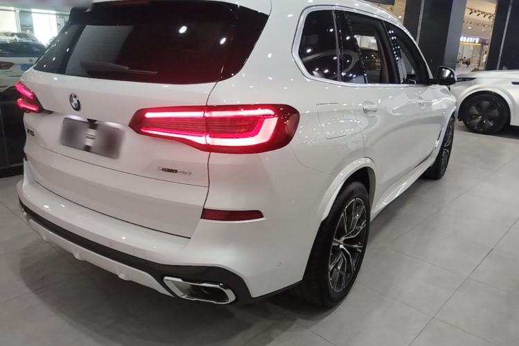 Used BMW X5 2022 Restyled xDrive 30Li M Sport Package Rear Right 45 Deg