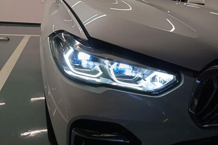 Used BMW X5 2022 Restyled xDrive 40Li Luxury Edition M Sport Package Right Front Headlight