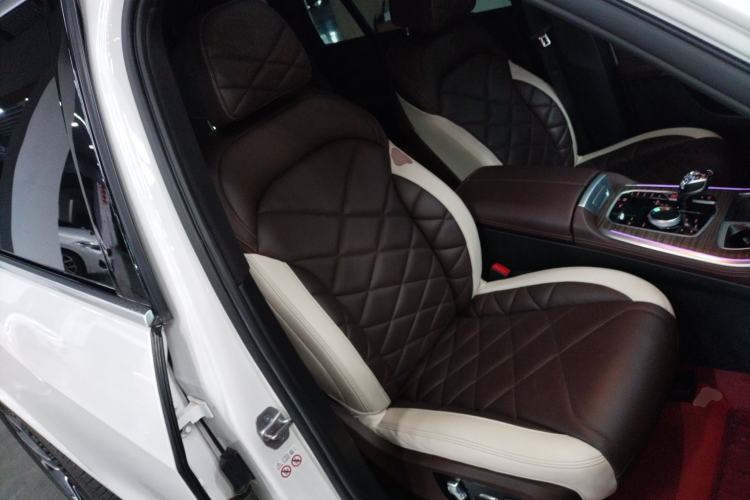 Used BMW X5 2022 xDrive 40Li Luxury Edition M Sport Package Right Front Seat